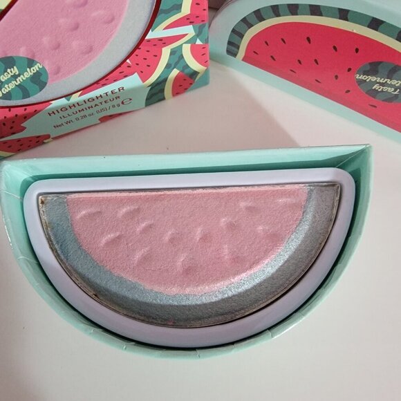 I Heart Revolution Watermelon Highlighter Illuminator Pressed Powder NIB - Picture 4 of 8